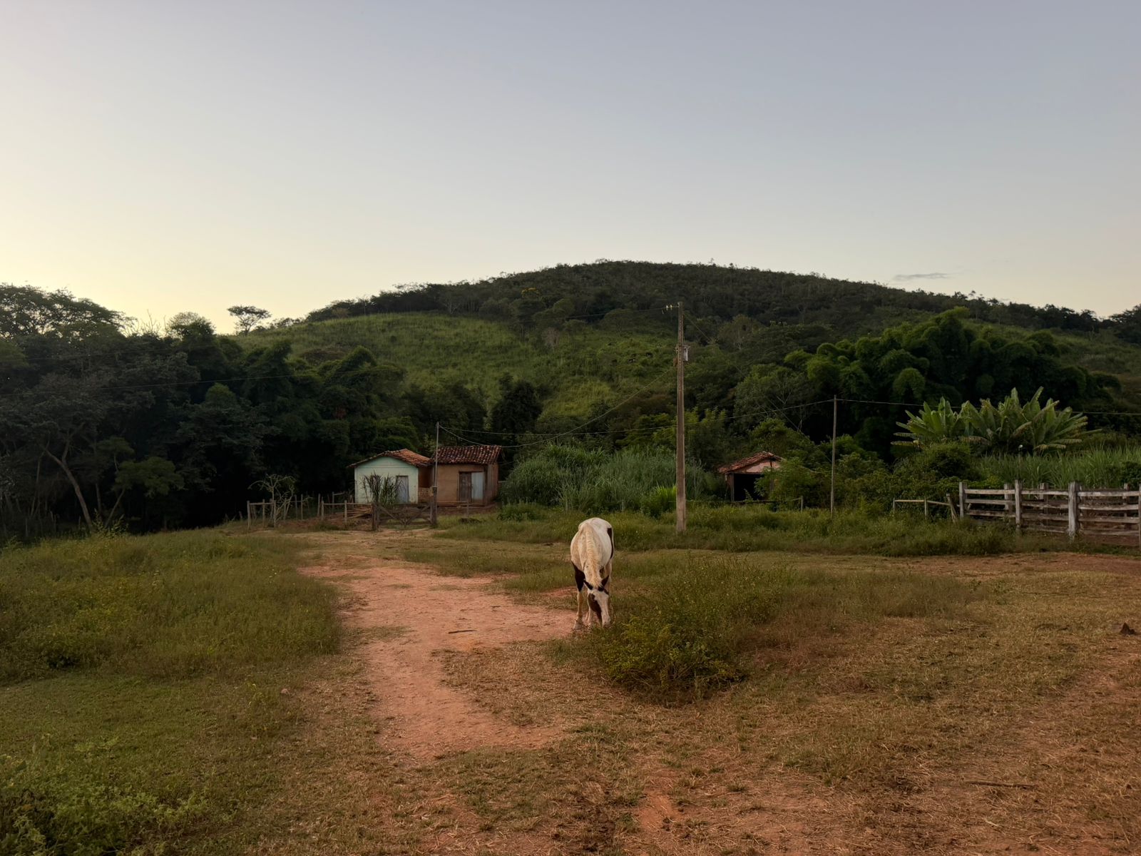 Casa-sede ao entardecer
